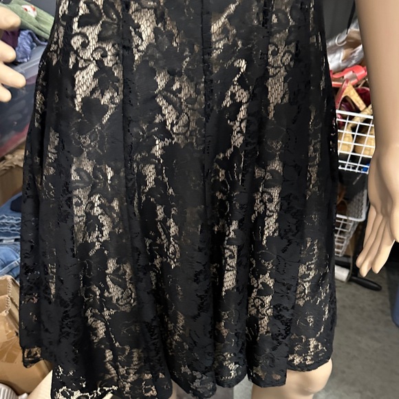 Julian Taylor Black and Cream Lace Midi Dress - Picture 5 of 6